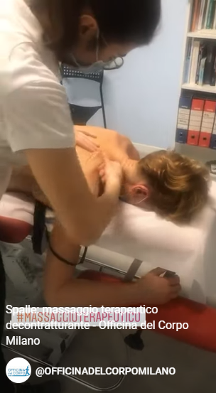Massaggio terapeutico decontratturante alle spalle – Officina del Corpo Milano